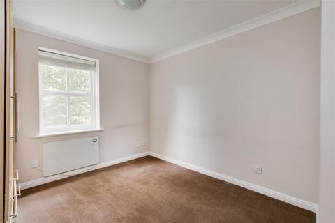1 bedroom flat to rent, Alfred Close, Chiswick, London