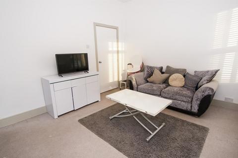 2 bedroom flat to rent, Tootal Road, Salford