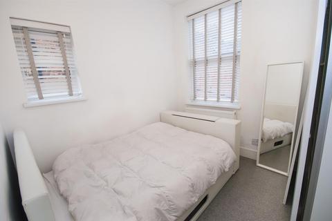2 bedroom flat to rent, Tootal Road, Salford