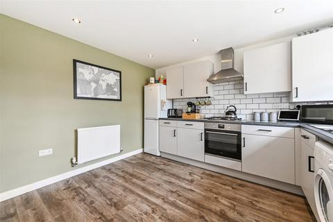 3 bedroom semi-detached house for sale, Halter Way, Andover