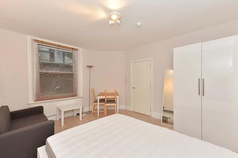 Studio to rent, Abingdon Road, Kensington, W8