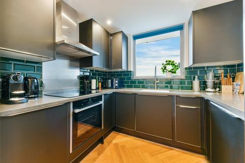 1 bedroom flat to rent, Hightrees House, SW12