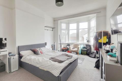 1 bedroom apartment for sale, Leigh Road, Leigh-on-sea, SS9