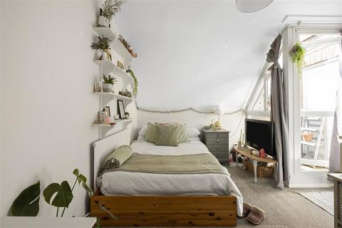 3 bedroom maisonette for sale, Althorpe Mews, SW11