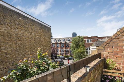 17 Althorpe Mews, London, SW11 3PD