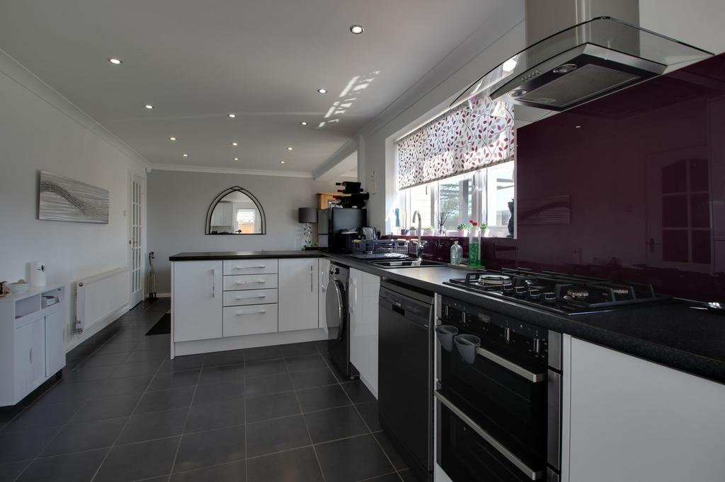 Westmead Avenue, Wisbech, PE13 4 bed detached house for sale £300,000