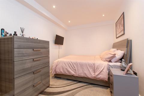 1 bedroom flat for sale, Broadway, Bexleyheath, Kent
