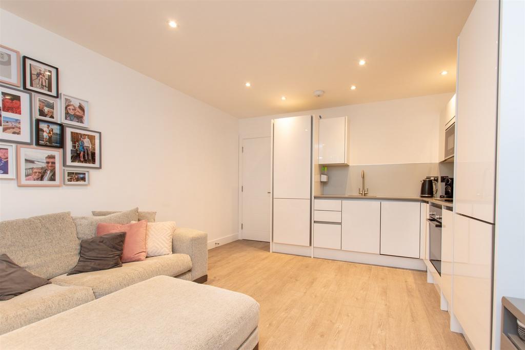 Kitchen / Lounge Area