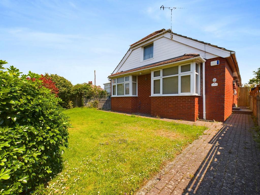 Sompting Road, Lancing 3 bed detached bungalow for sale £400,000