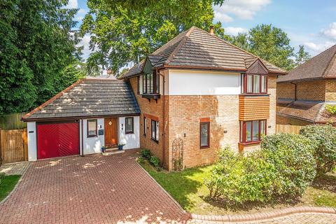 4 bedroom detached house for sale, Virginia Close, Weybridge, KT13