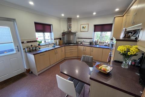 3 bedroom chalet for sale, Ferry Road, Felixstowe IP11