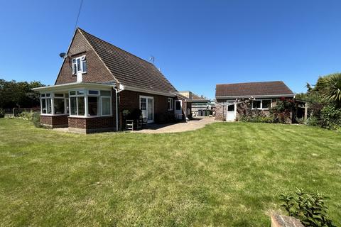 3 bedroom bungalow for sale, Ferry Road, Felixstowe IP11