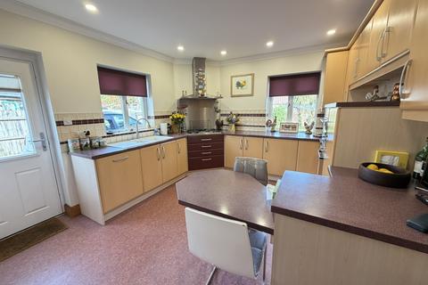 3 bedroom bungalow for sale, Ferry Road, Felixstowe IP11