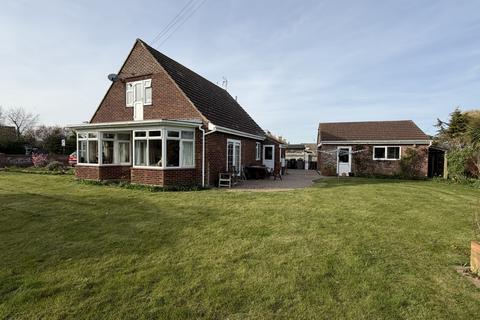 3 bedroom bungalow for sale, Ferry Road, Felixstowe IP11