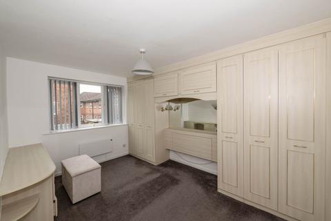 2 bedroom flat to rent, Oak Bank, Prestwich