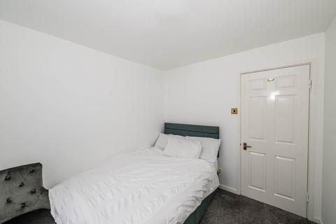 2 bedroom flat to rent, Oak Bank, Prestwich