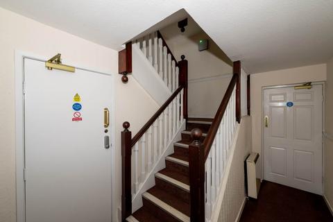 2 bedroom flat to rent, Oak Bank, Prestwich