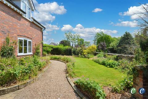 5 bedroom farm house for sale, Dagdale, Bramshall, Uttoxeter, ST14 5BJ