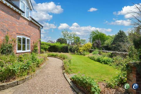 5 bedroom farm house for sale, Dagdale, Bramshall, Uttoxeter, ST14 5BJ