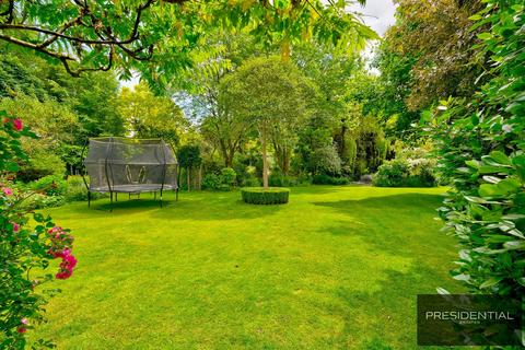 4 bedroom country house for sale, Theydon Bois CM16