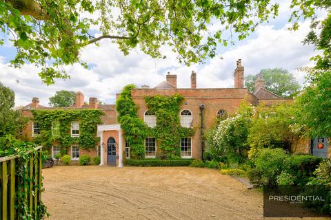 4 bedroom country house for sale, Theydon Bois CM16