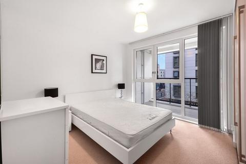 1 bedroom apartment to rent, Courtyard Apartments, E1