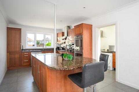 undefined, Cottimore Avenue, Walton-on-Thames, KT12