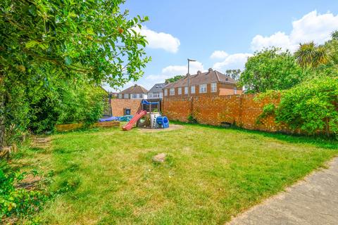 undefined, Cottimore Avenue, Walton-on-Thames, KT12