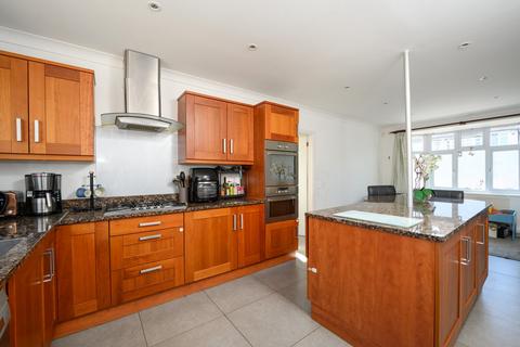 undefined, Cottimore Avenue, Walton-on-Thames, KT12