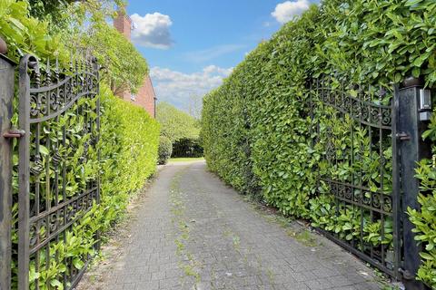 5 bedroom detached house for sale, Deanery Crescent, Leicester, LE4