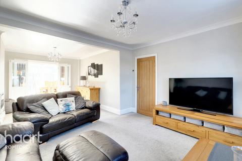 38 Dunster Close, Romford, RM5 3AT