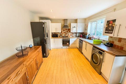 3 bedroom detached house for sale, Vale Crescent, Tilehurst, Reading, RG30