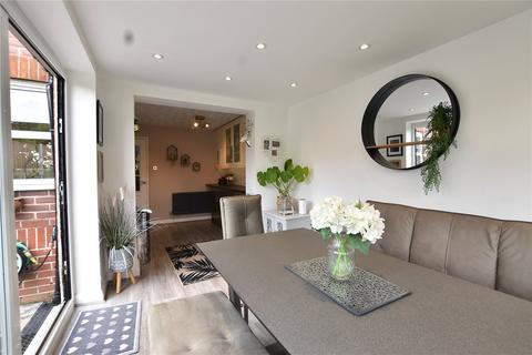 11 Brackenwood Close, Royton, Oldham, OL2 5DE