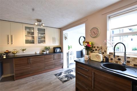 11 Brackenwood Close, Royton, Oldham, OL2 5DE