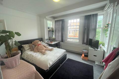 Studio to rent, York Avenue, Hove, East Sussex