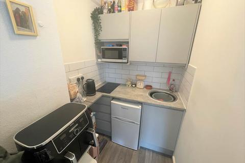 Studio to rent, York Avenue, Hove, East Sussex