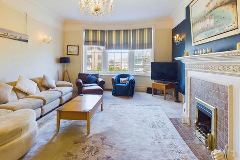 4 bedroom apartment for sale, Hartington Place, Eastbourne