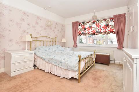 1 Rowan Walk, Bromley, BR2 8QW