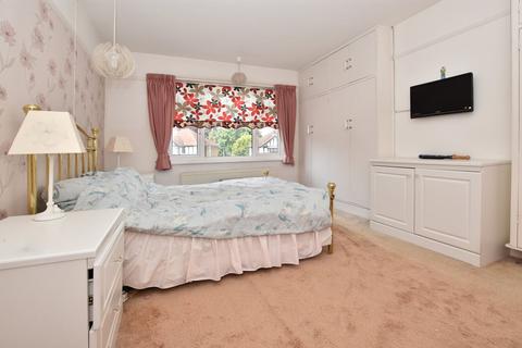 1 Rowan Walk, Bromley, BR2 8QW