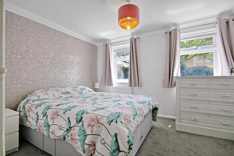 2 bedroom flat for sale, Woodlands Close, Crawley Down, RH10