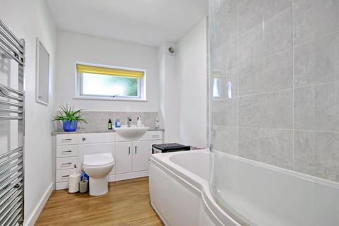 2 bedroom flat for sale, Woodlands Close, Crawley Down, RH10