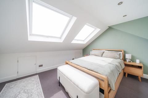 4a Holmesley Road, London, SE23 1PJ