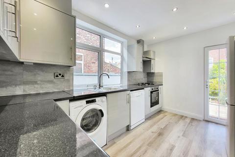 3 bedroom terraced house for sale, Poplar Avenue, Altrincham, Greater Manchester, WA14