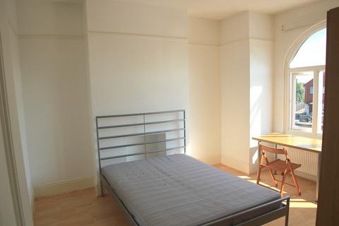 3 bedroom apartment to rent, Stondon Park, Honor Oak, London, SE23