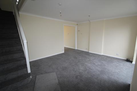 3 bedroom semi-detached house to rent, Silverdale Close, Ipswich IP1