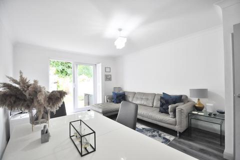 45 Priory Close, Beckenham, BR3 4DH
