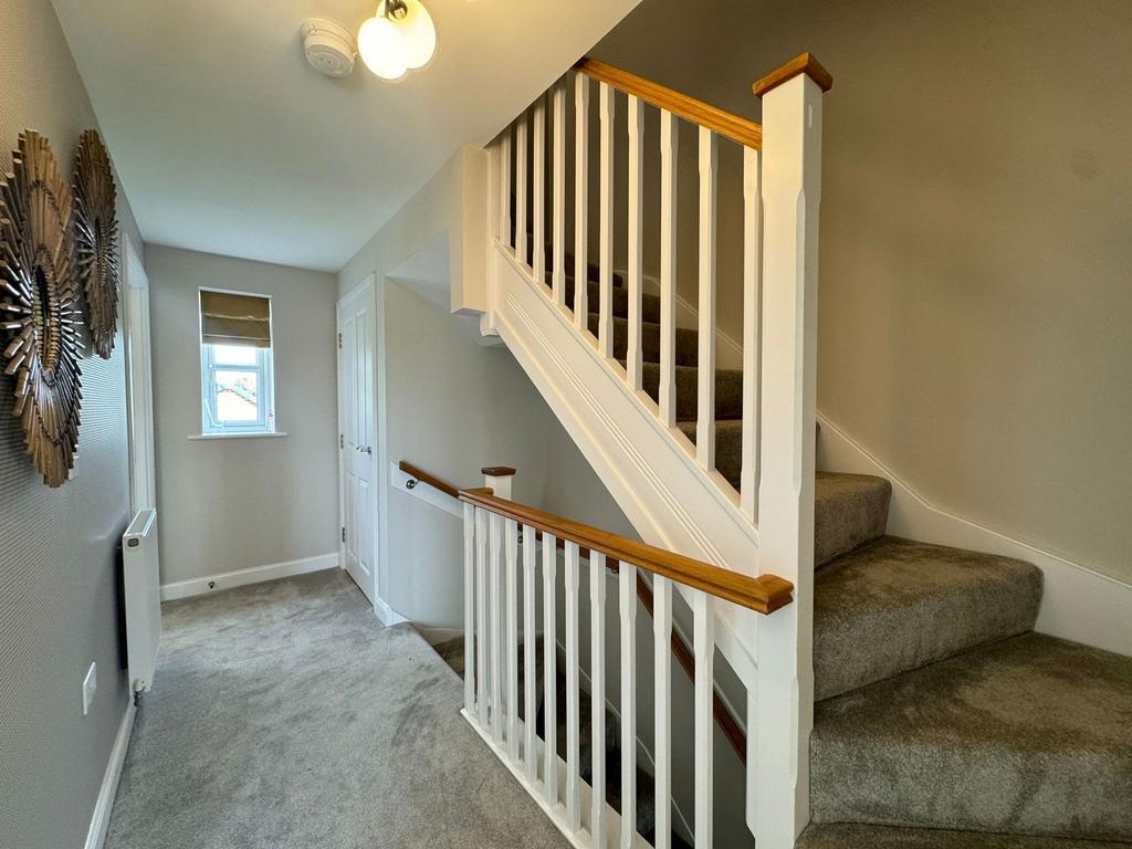 https://media.onthemarket.com/properties/15123943/1519028462/image-13-1024x1024.jpg