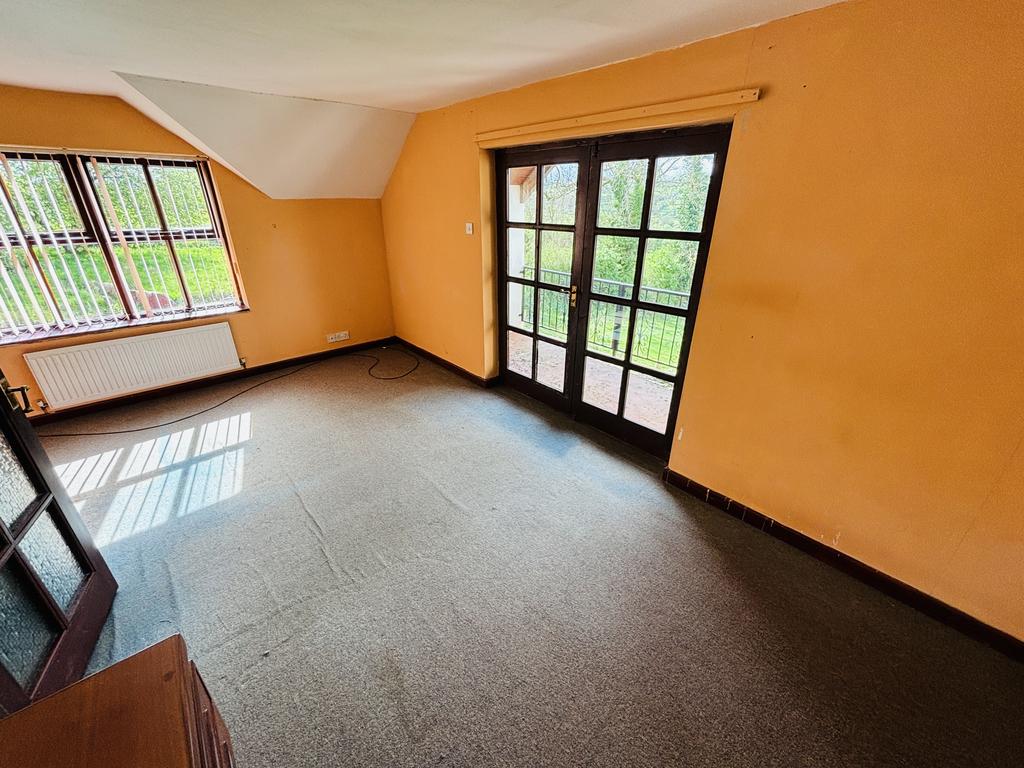 Cefn bryn isaf   principal bedroom 1