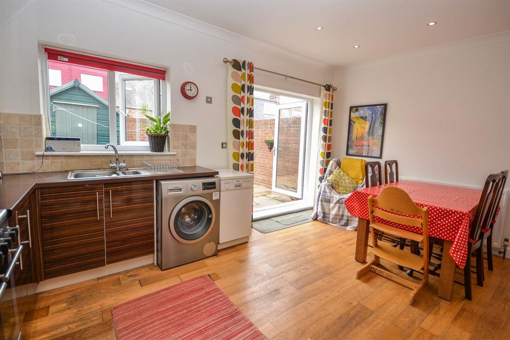 Kitchen/Dining Area