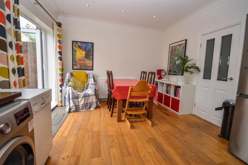 Kitchen/Dining Area